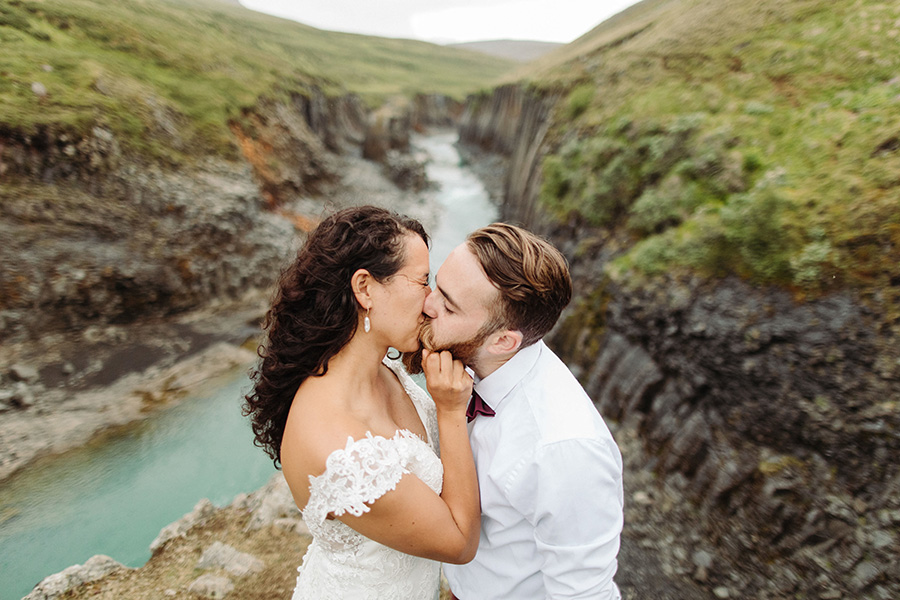 bride and groom kissing in Iceland